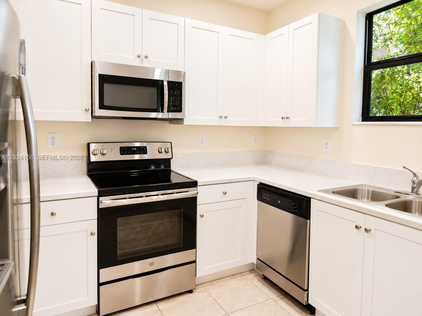 BAYWINDS OF DOMINICA AND - Residential Lease