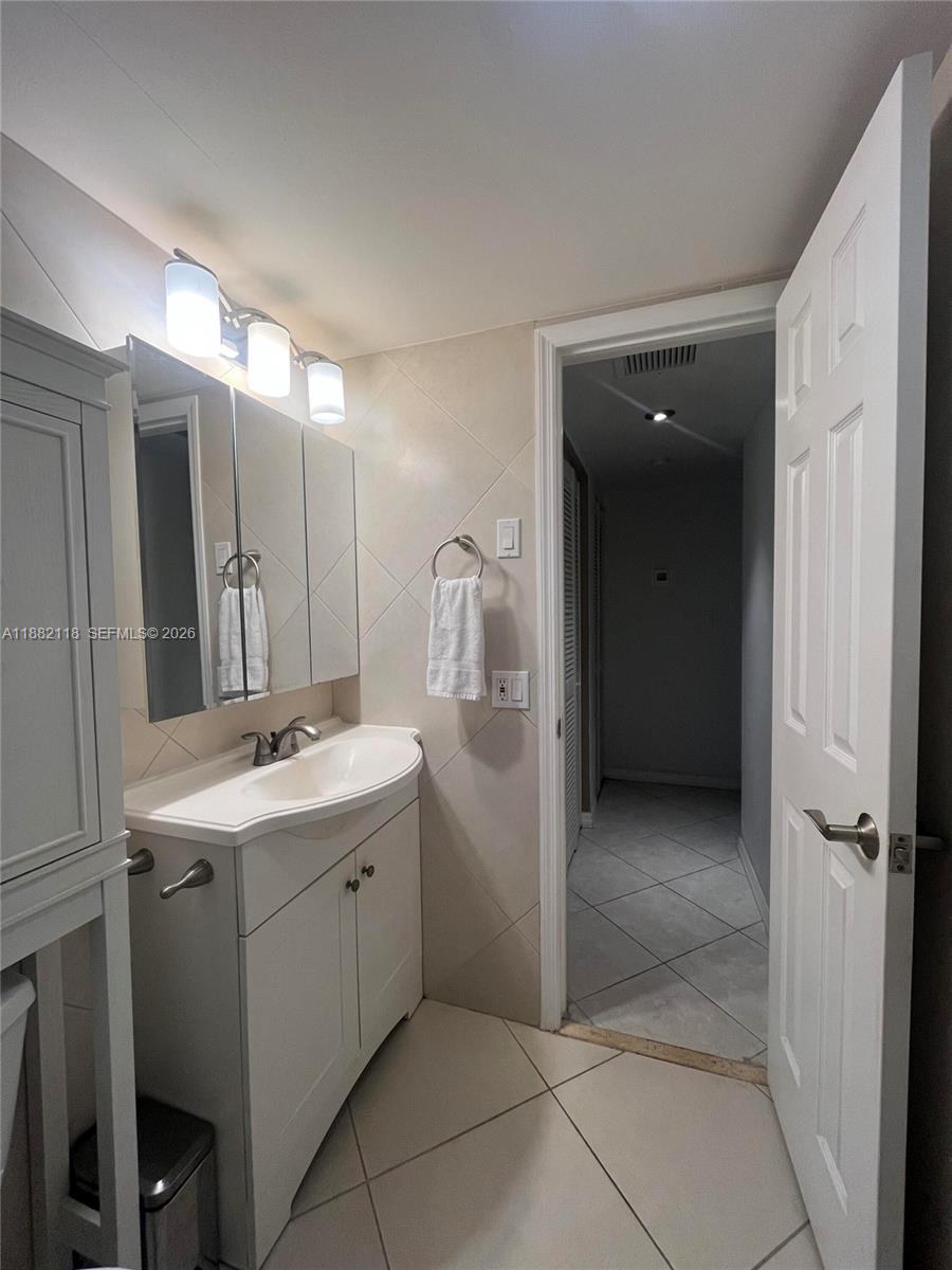 BEL-AIRE SECTION SIX COND - Residential