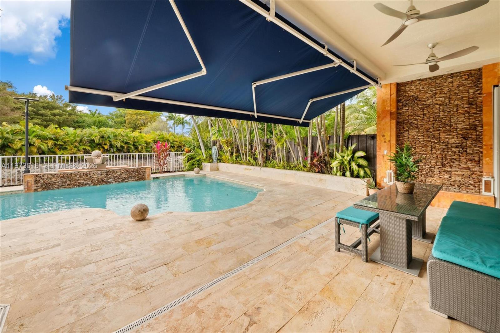 DORAL GLEN T-17816 - Residential