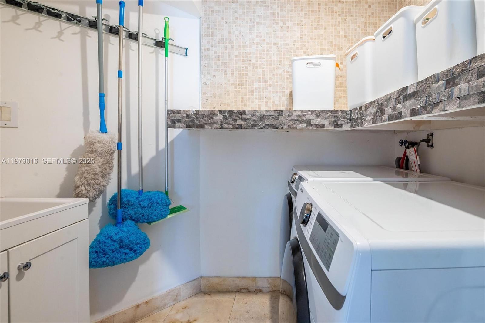 DORAL GLEN T-17816 - Residential