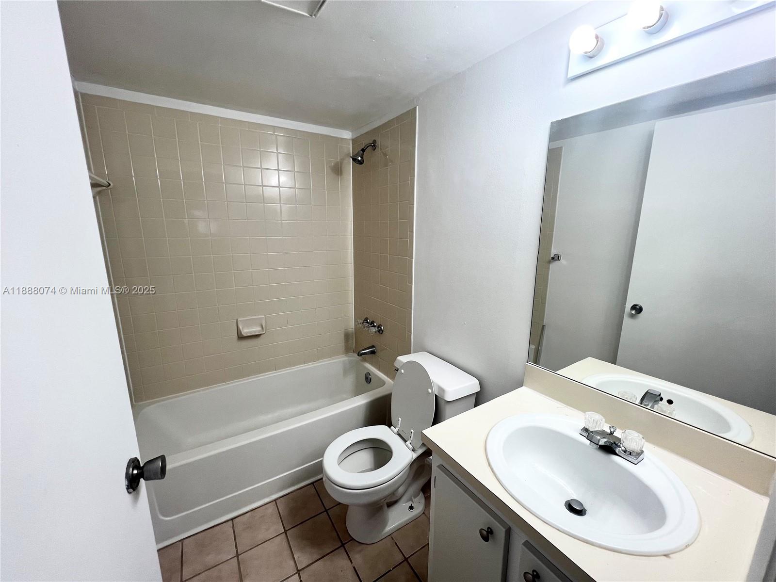 PALMS OF PEMBROKE CONDO - Residential Lease