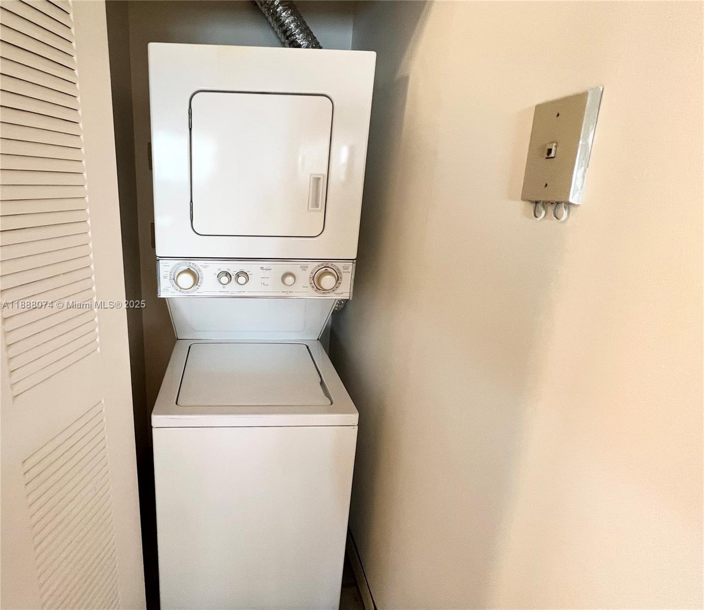 PALMS OF PEMBROKE CONDO - Residential Lease