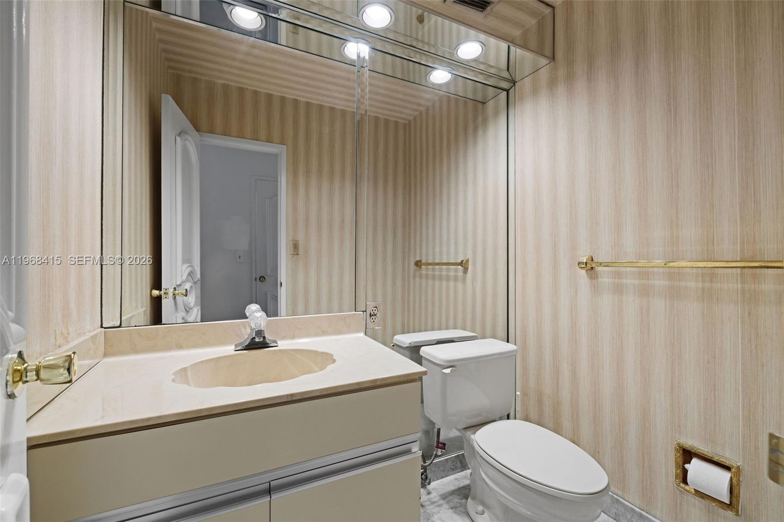 THE EXECUTIVE CONDO - Residential