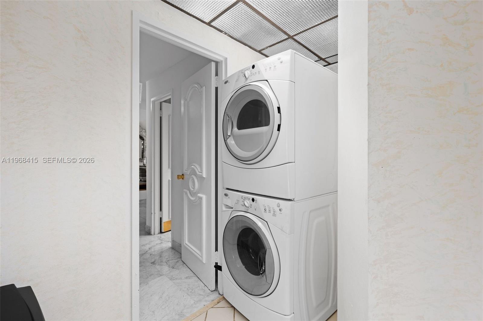 THE EXECUTIVE CONDO - Residential