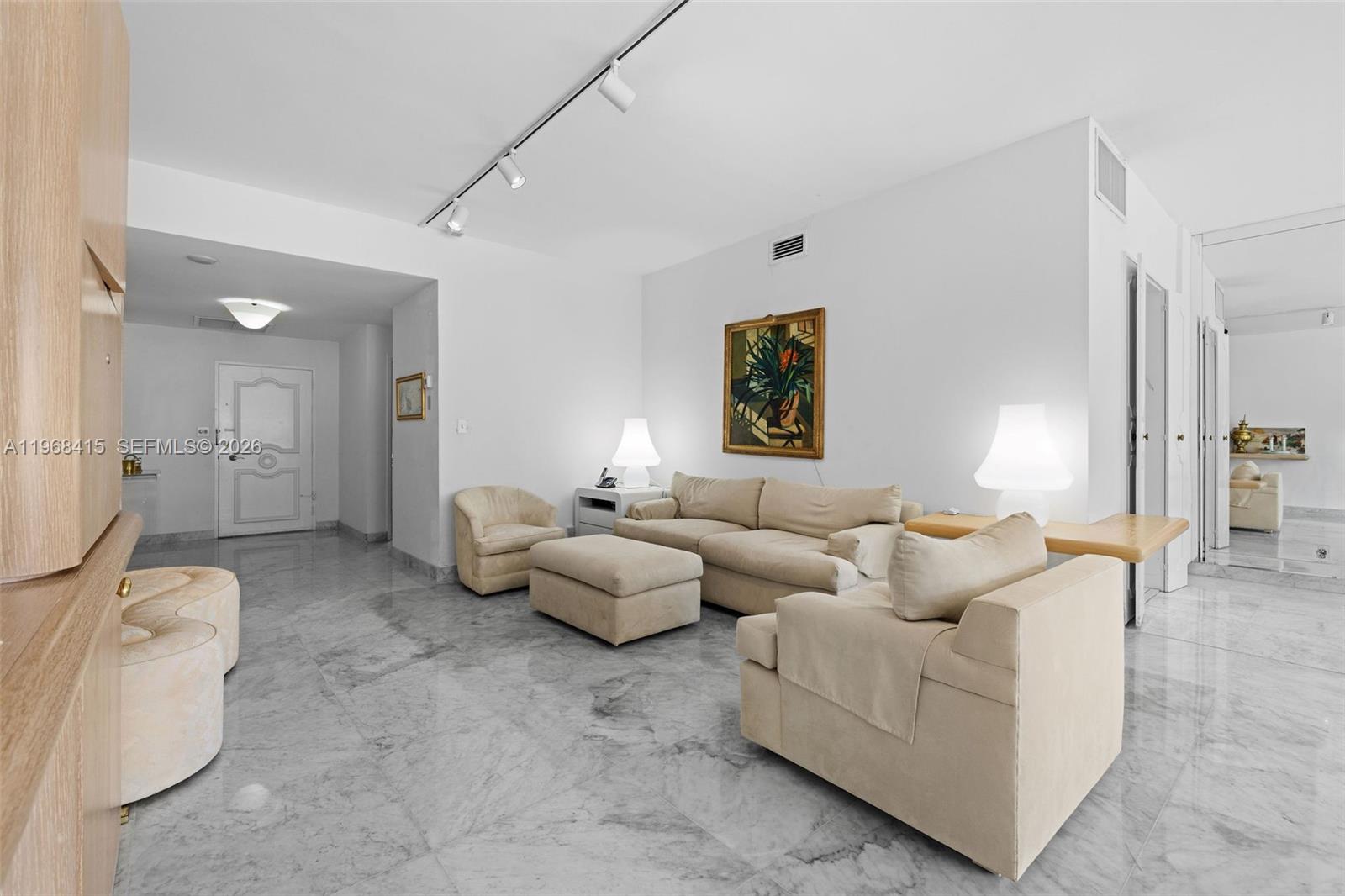 THE EXECUTIVE CONDO - Residential