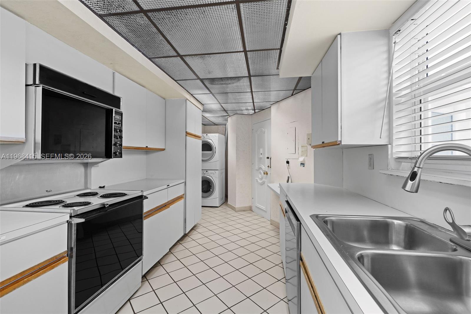 THE EXECUTIVE CONDO - Residential