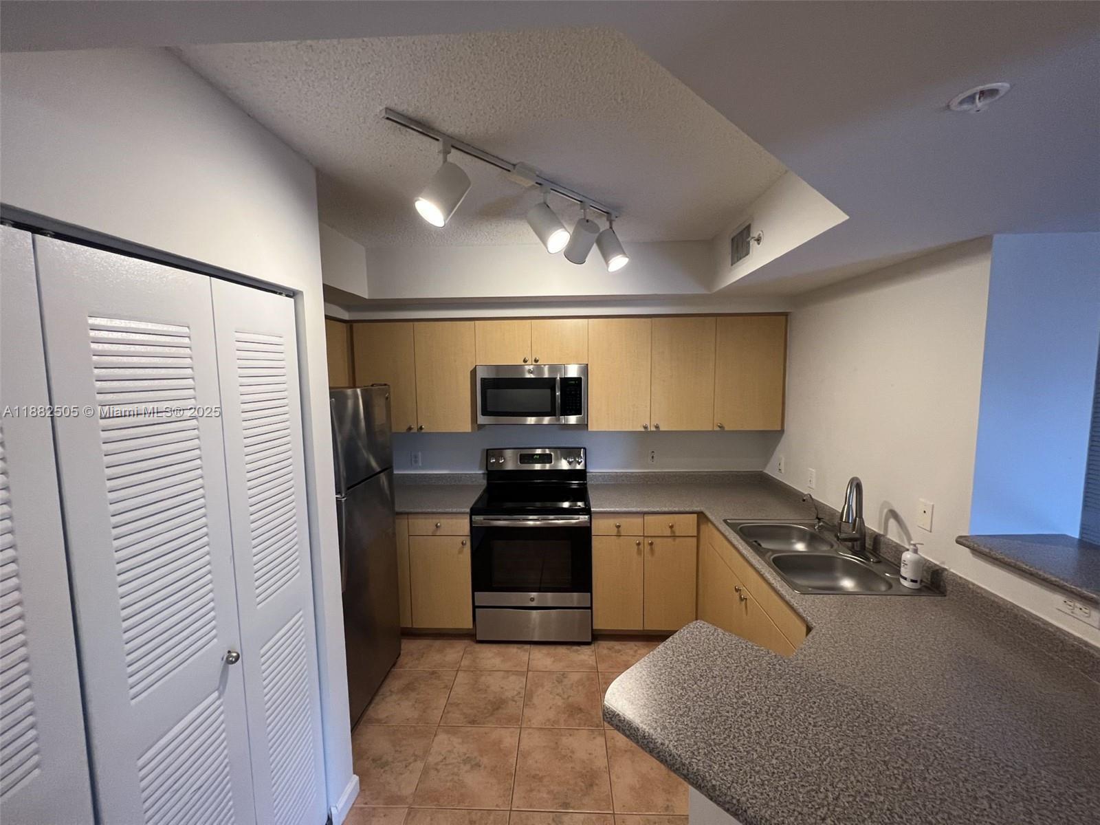 REGENT PARK CONDO - Residential Lease
