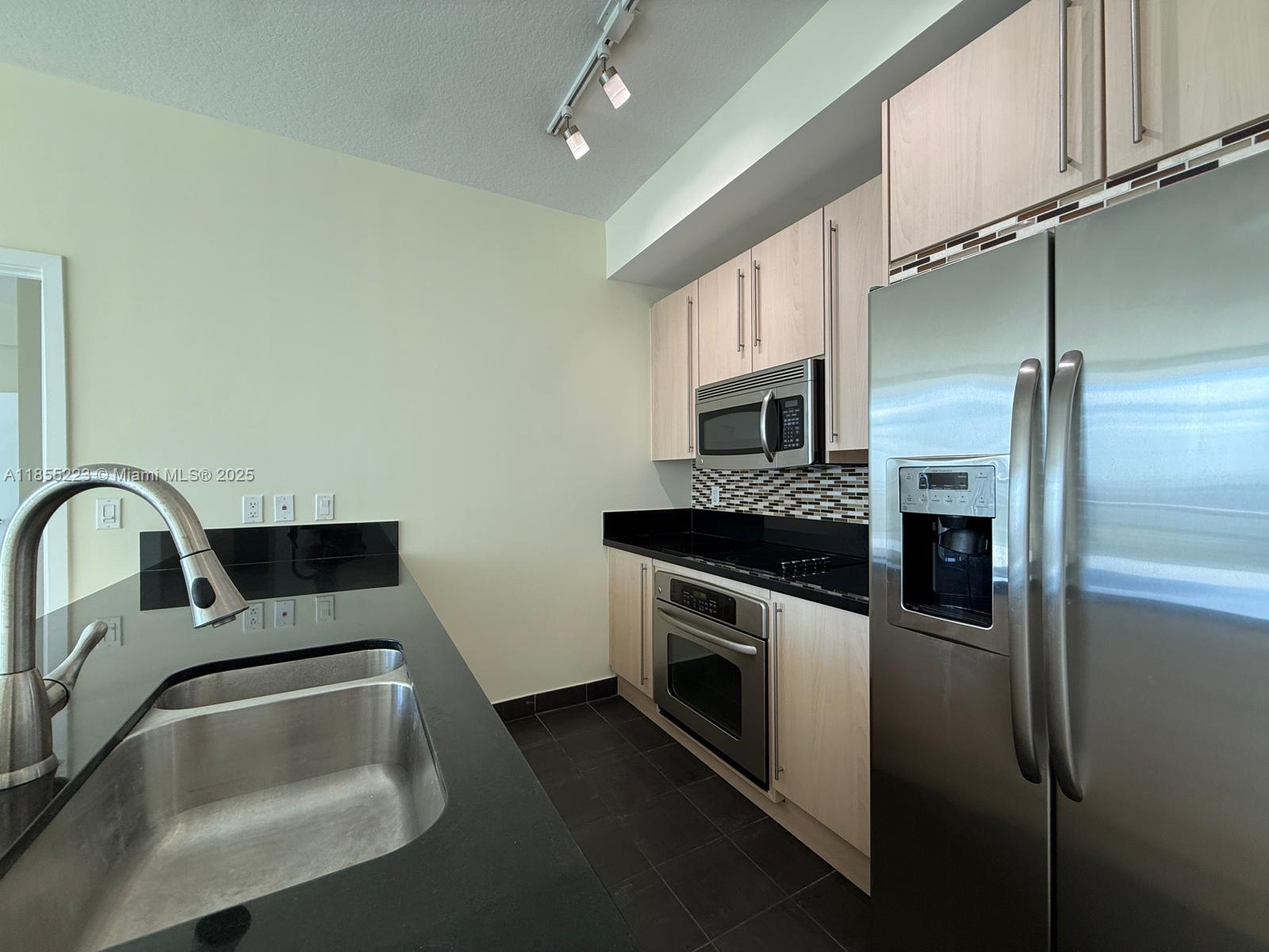 79 SW 12th St 2404-S