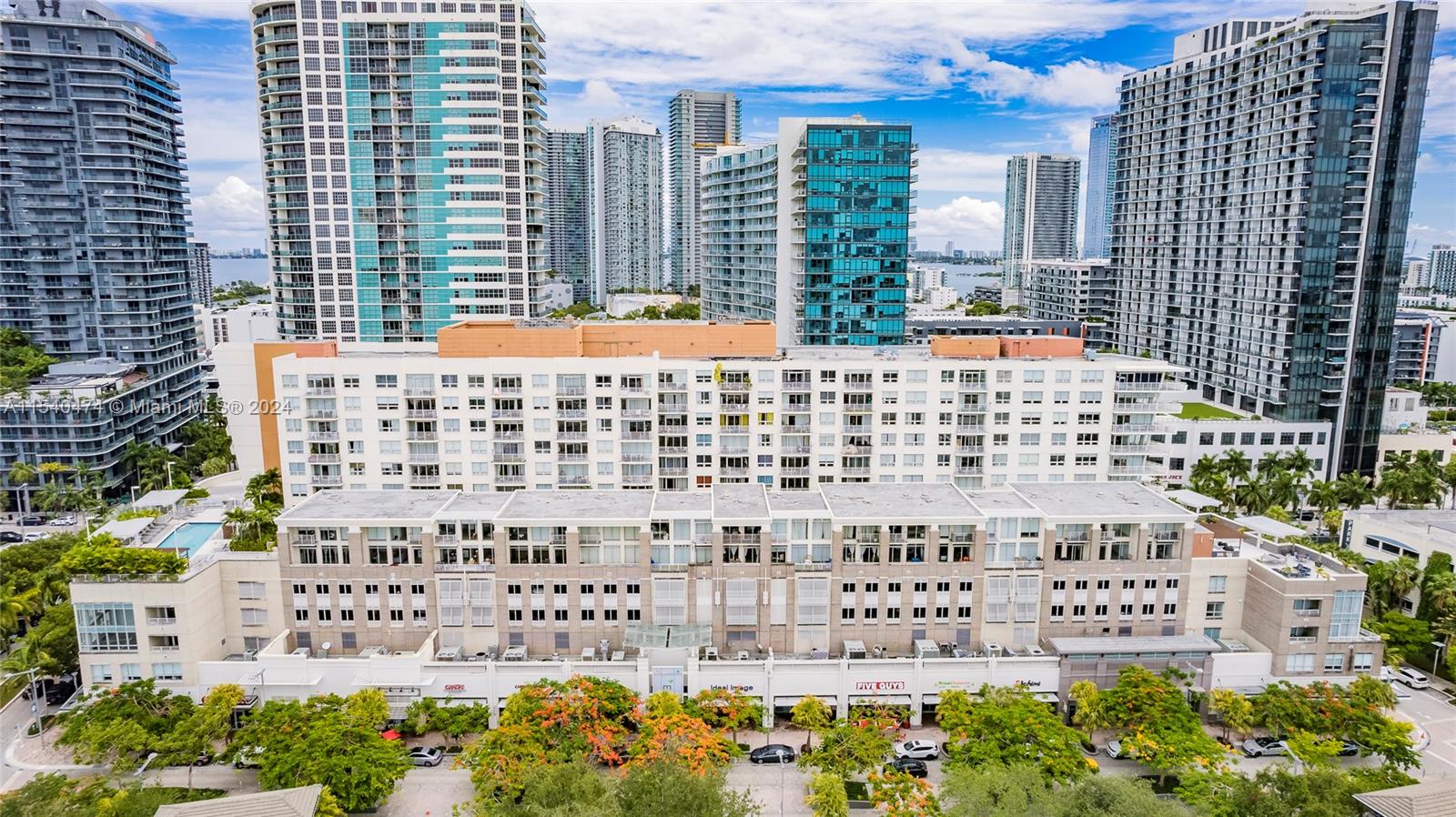 MIDBLOCK MIAMI CONDO - Residential Lease