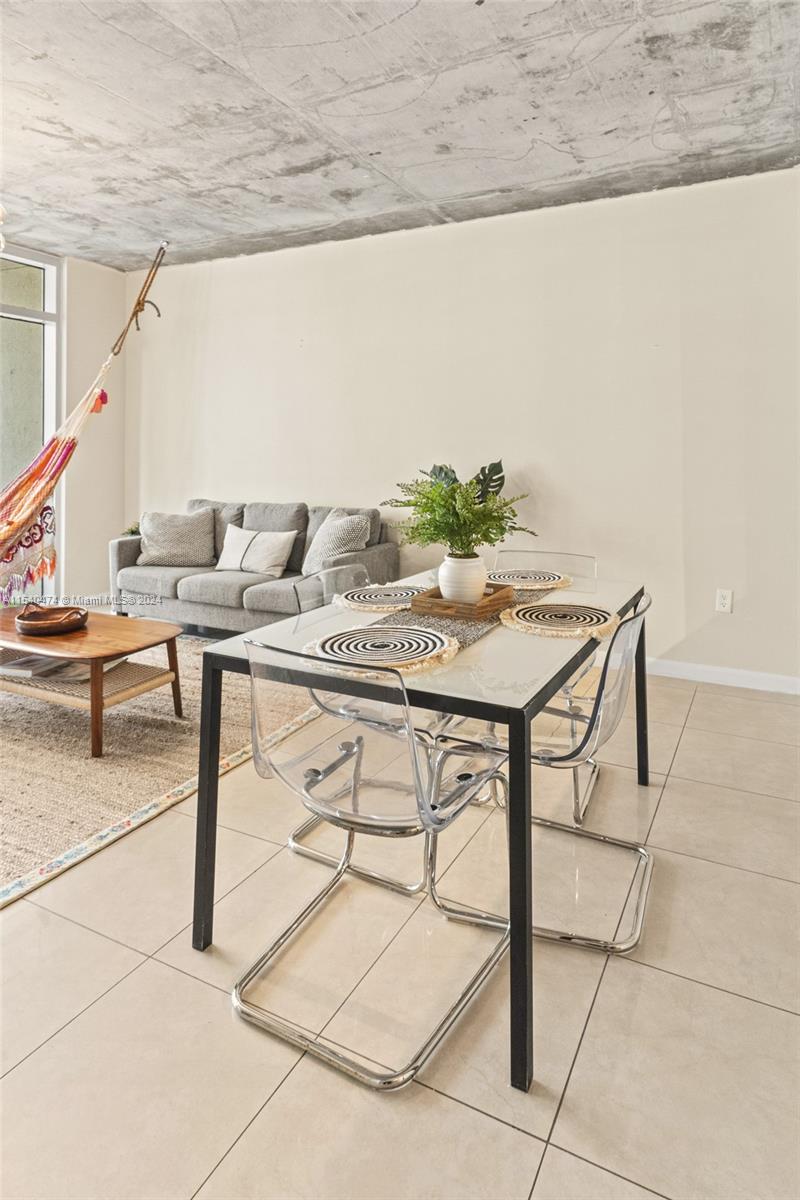 MIDBLOCK MIAMI CONDO - Residential Lease