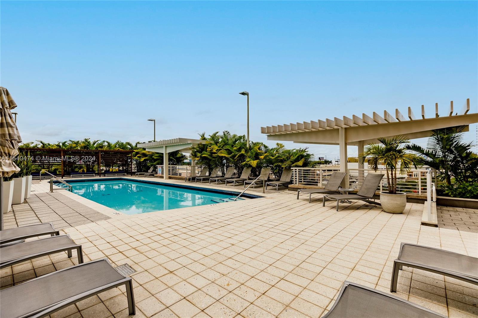 MIDBLOCK MIAMI CONDO - Residential Lease