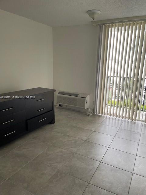 GOLDEN GATE APARTMENTS CO - Residential Lease