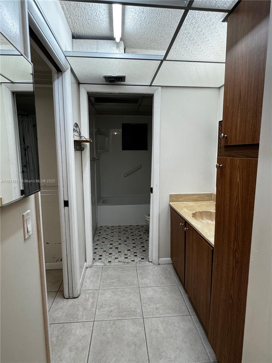 HORIZONS WEST CONDO #3 - Residential Lease