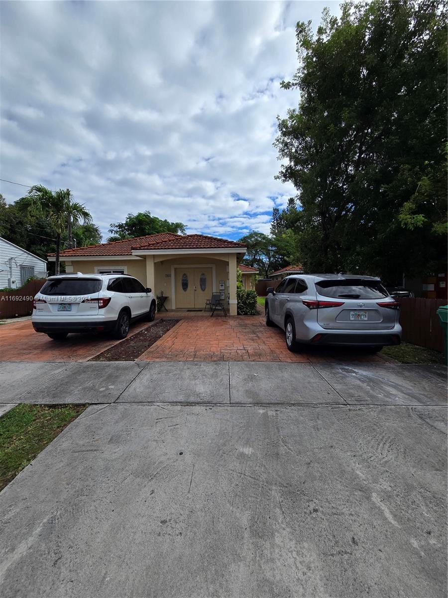 761 Nw 24th Ct B, Miami, Broward County, Florida - 2 Bedrooms  
1 Bathrooms - 