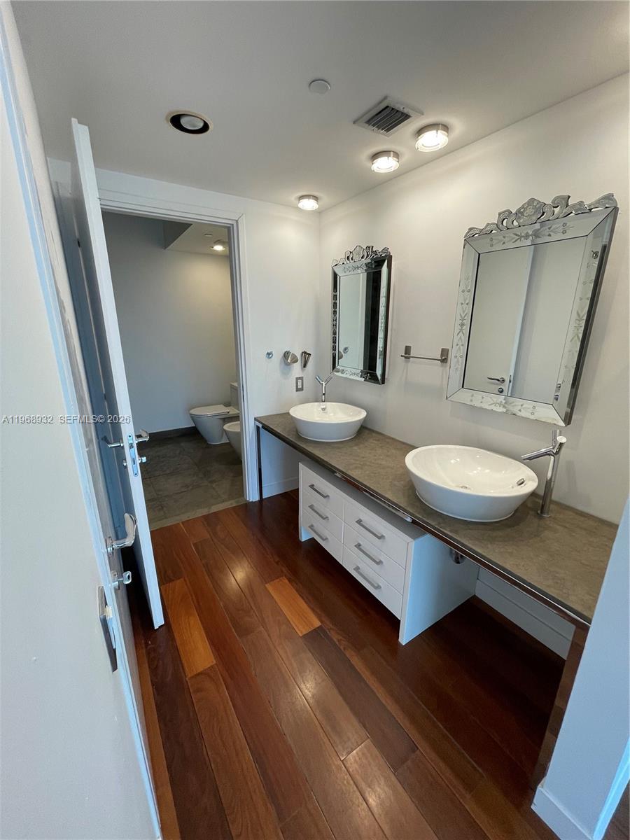 ICON CONDO - Residential