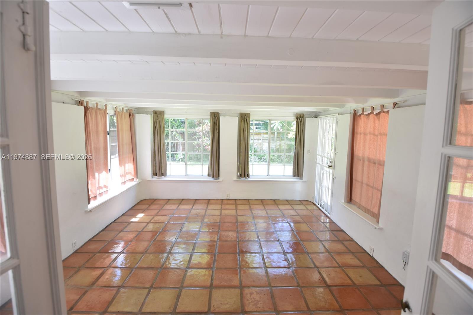 UNIVERSITY MANORS 1ST ADD - Residential Lease