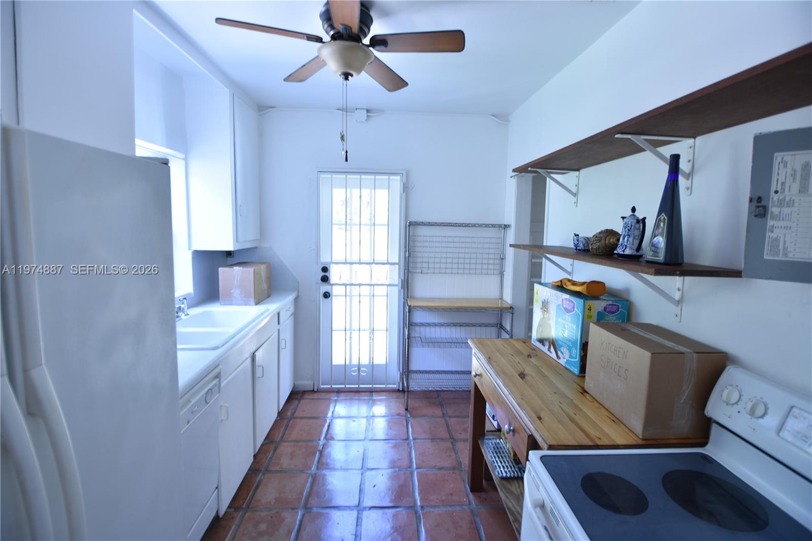 UNIVERSITY MANORS 1ST ADD - Residential Lease