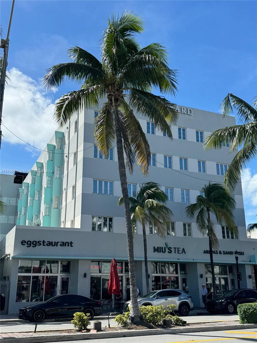 Fully Equipped Restaurant space ready to go on busy Washington Avenue. Located below the Marriott Courtyard Hotel. Restrooms, WALK-IN FRIDGE, hood, sink, high ceilings, easy to show! LOTS OF FOOT TRAFFIC. Key Money Required.