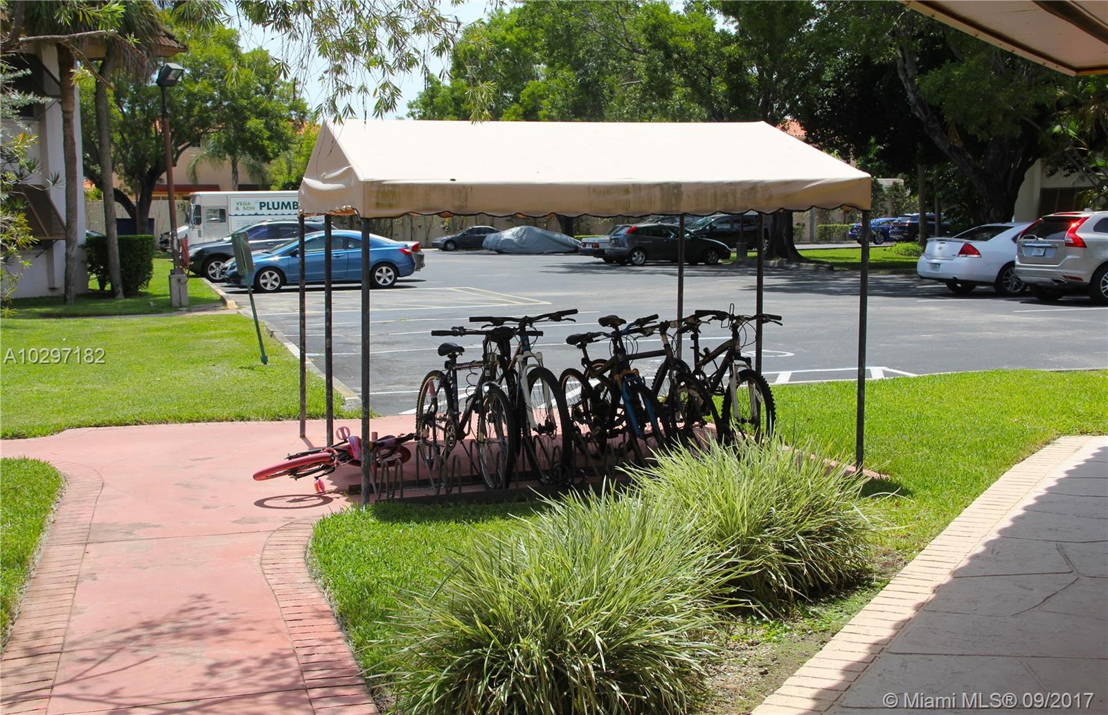 KINGSTON SQUARE CONDO - Residential Lease