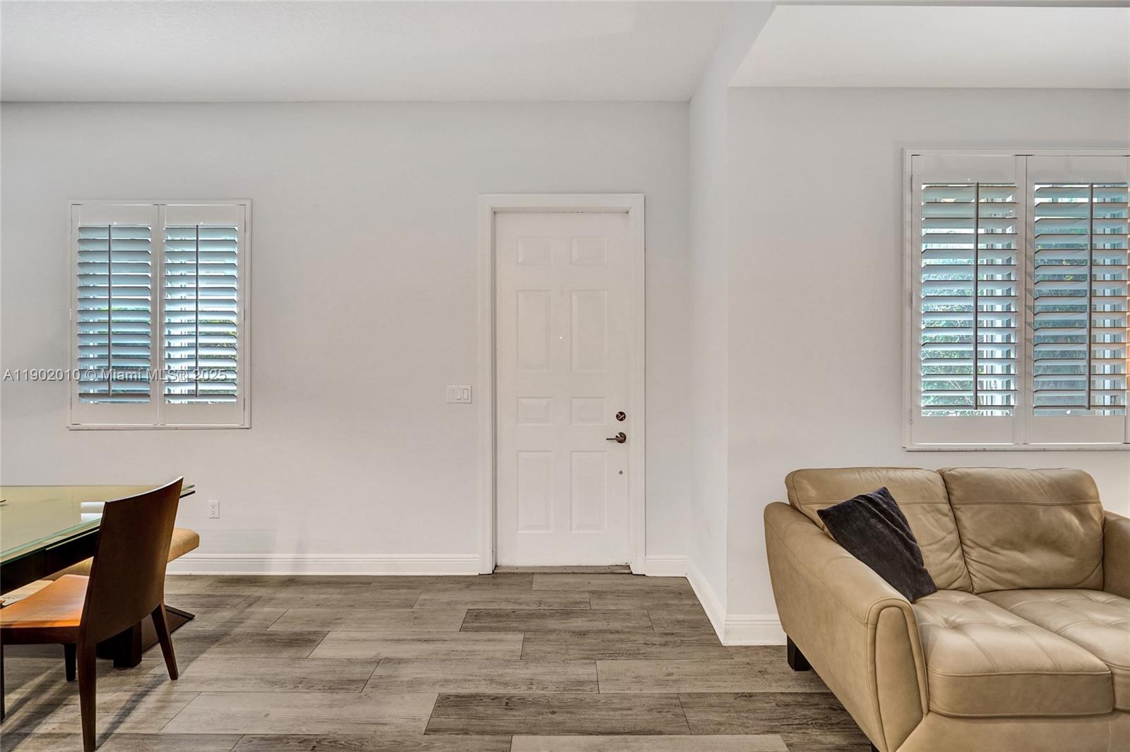 PARROT COVE - Residential