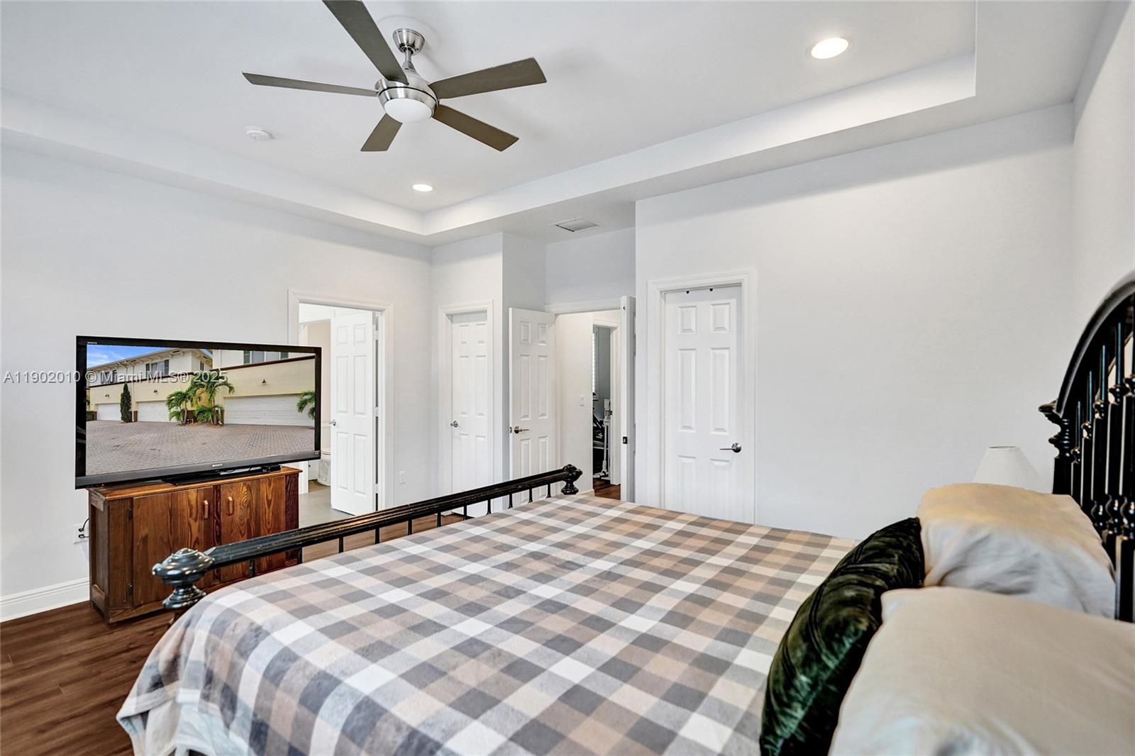 PARROT COVE - Residential