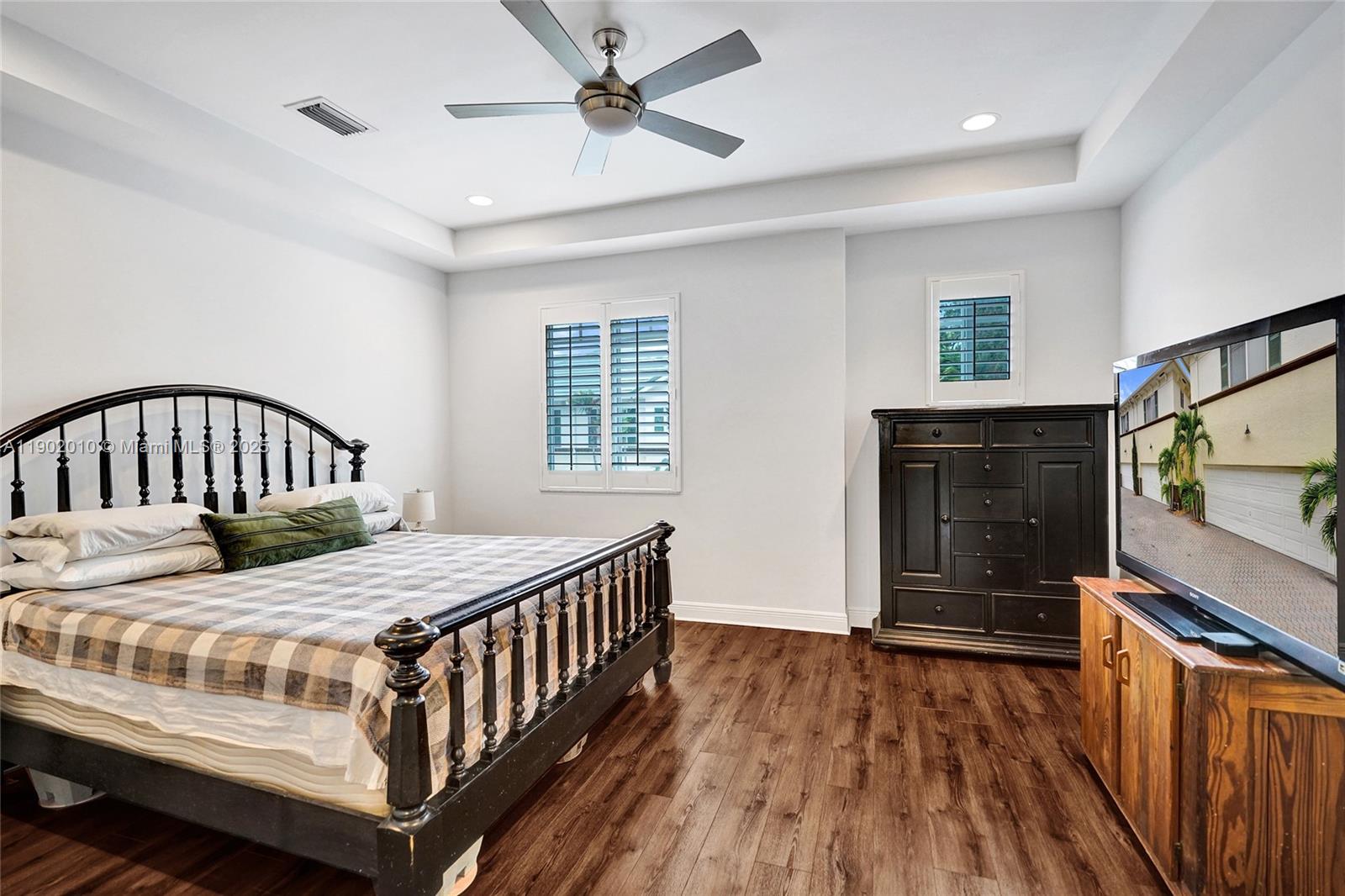 PARROT COVE - Residential