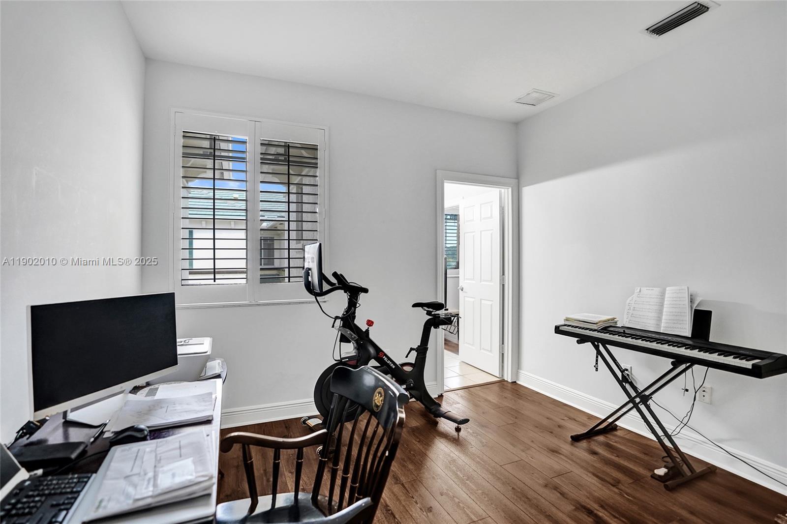 PARROT COVE - Residential