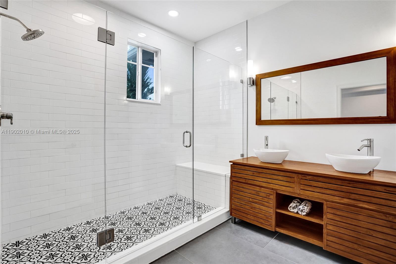 PARROT COVE - Residential