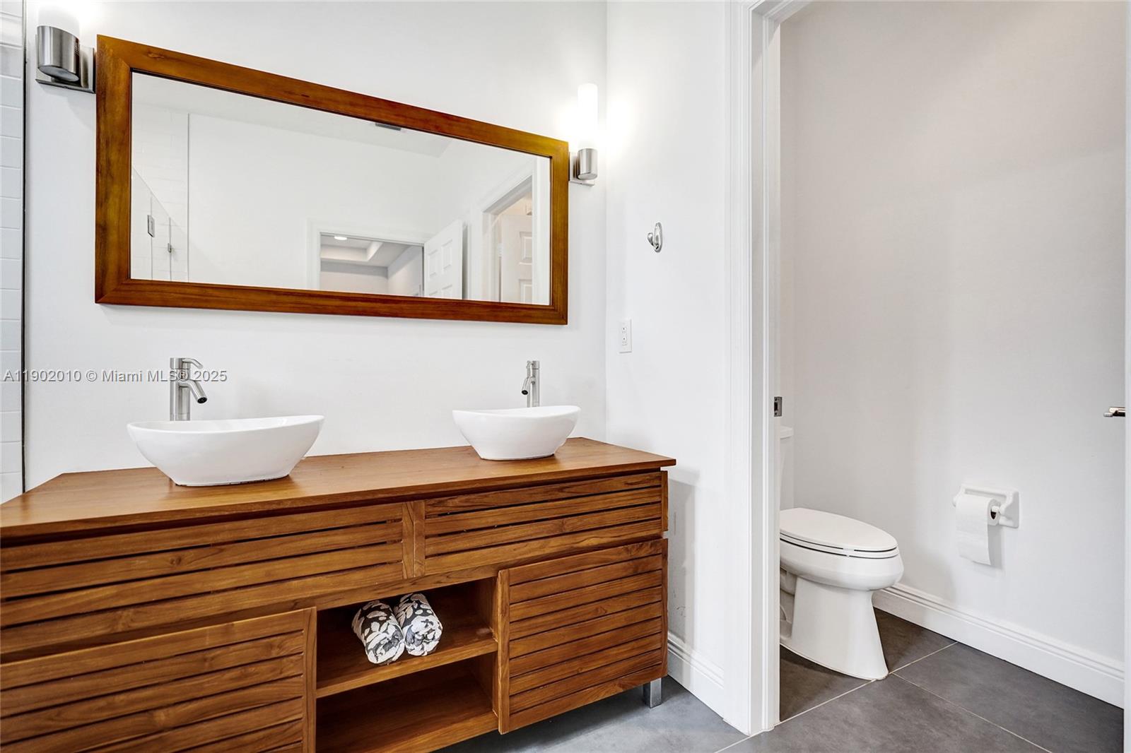 PARROT COVE - Residential