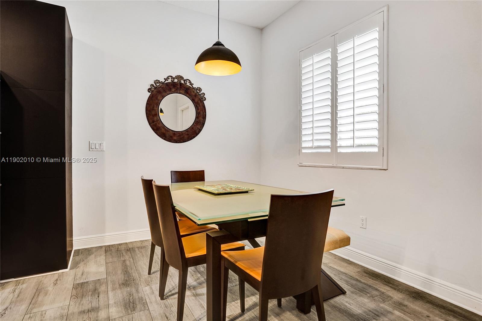 PARROT COVE - Residential