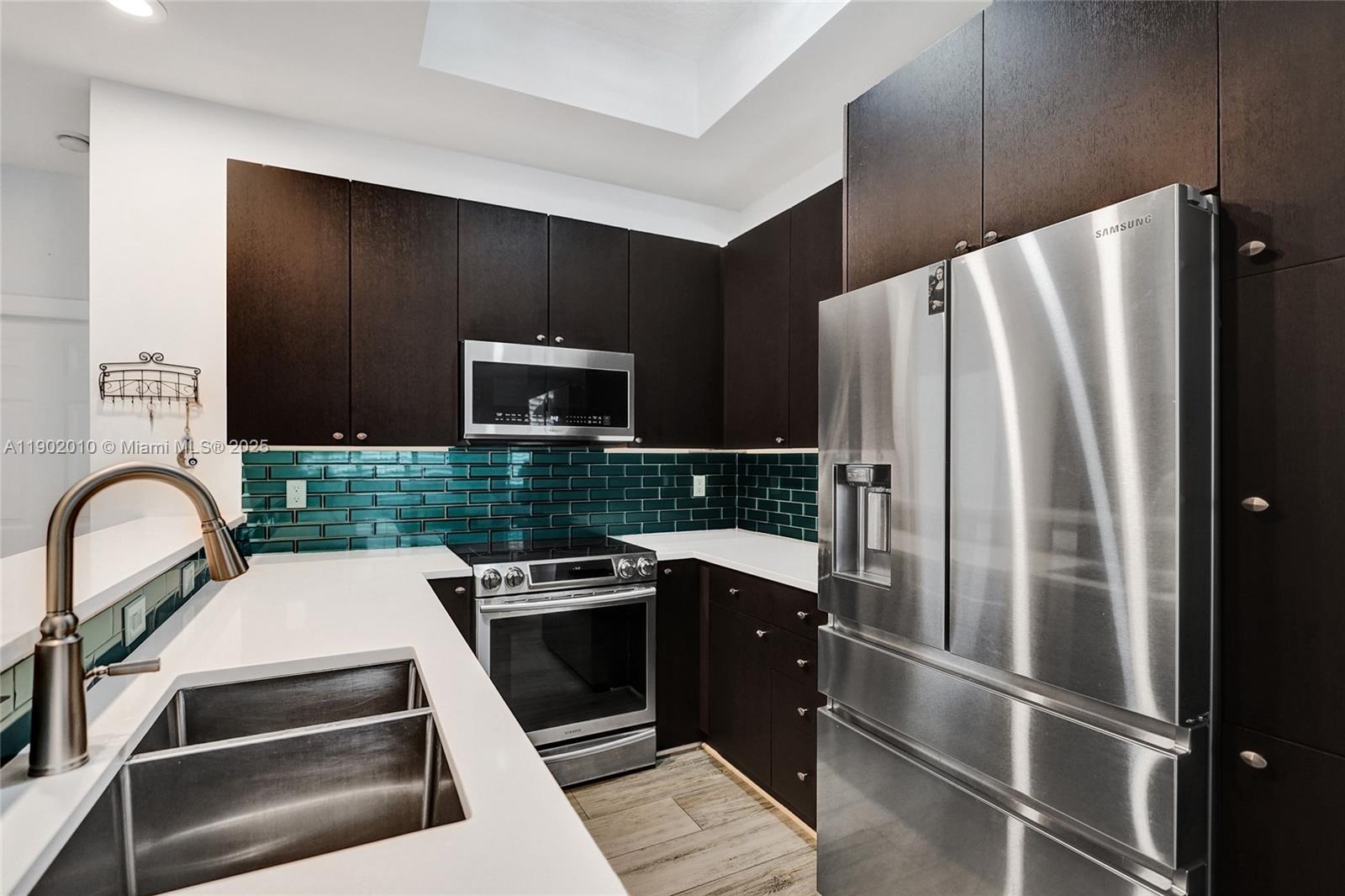 PARROT COVE - Residential