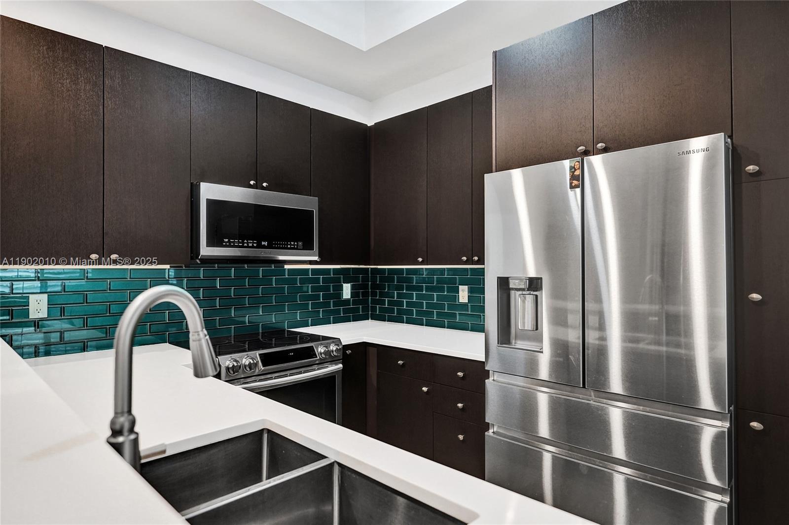 PARROT COVE - Residential