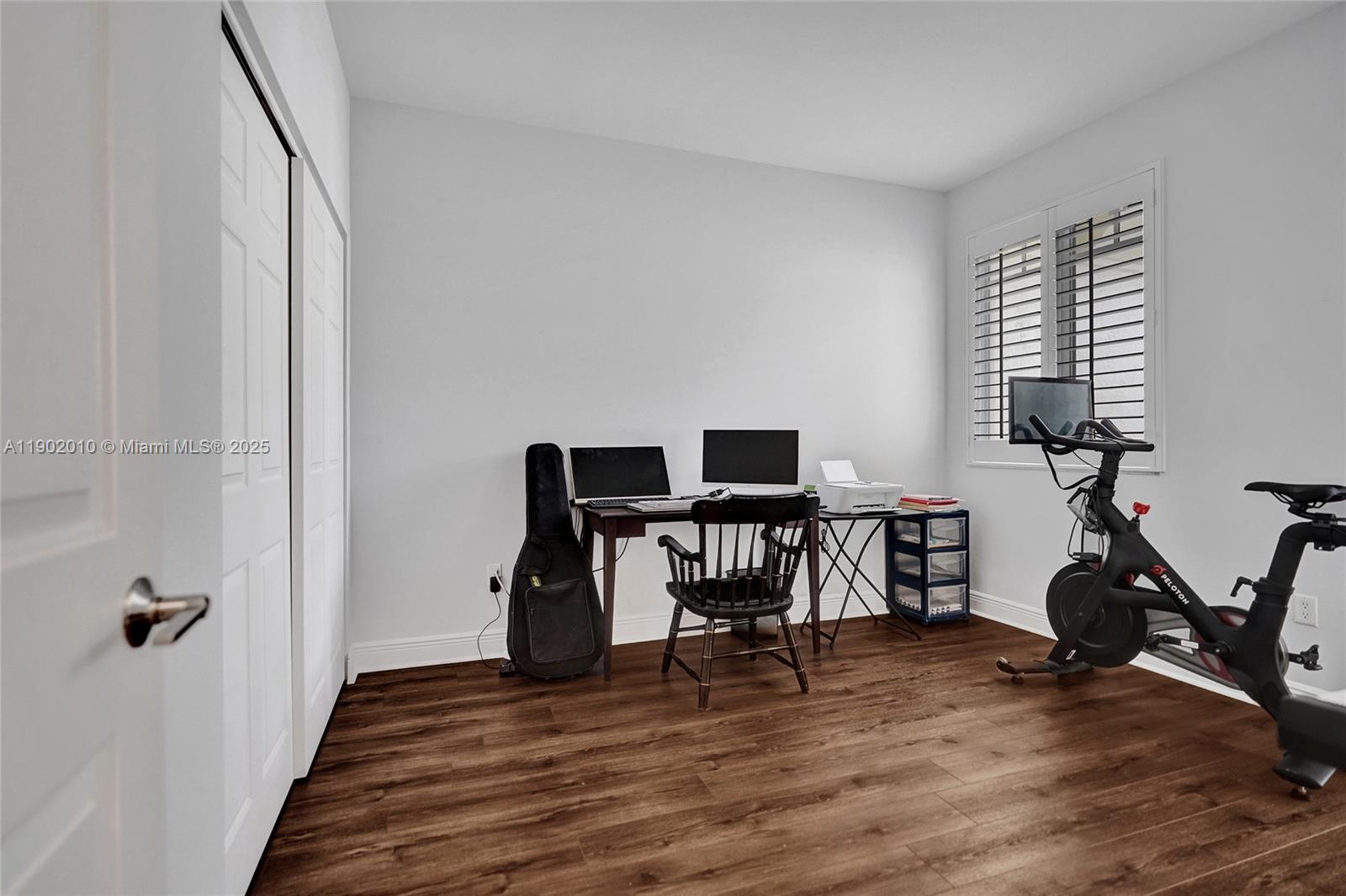 PARROT COVE - Residential