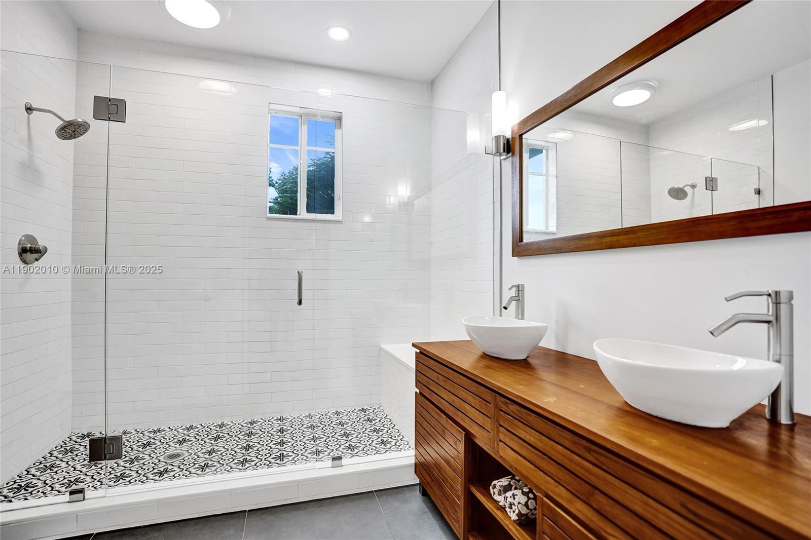 PARROT COVE - Residential