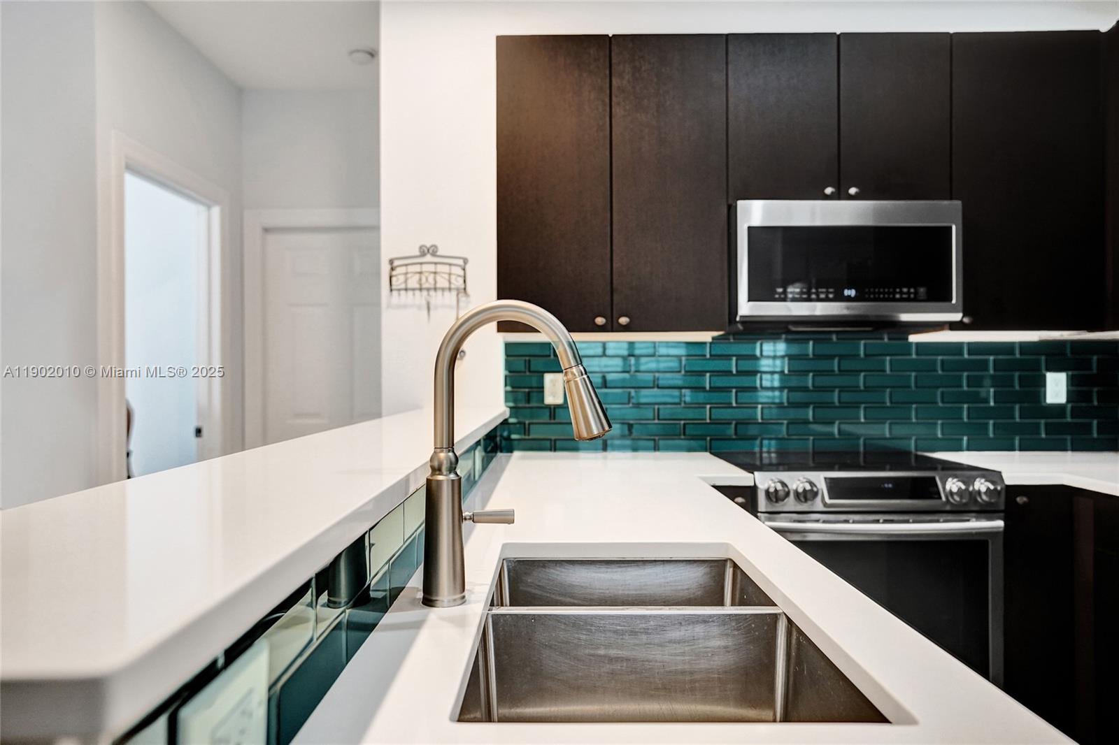 PARROT COVE - Residential