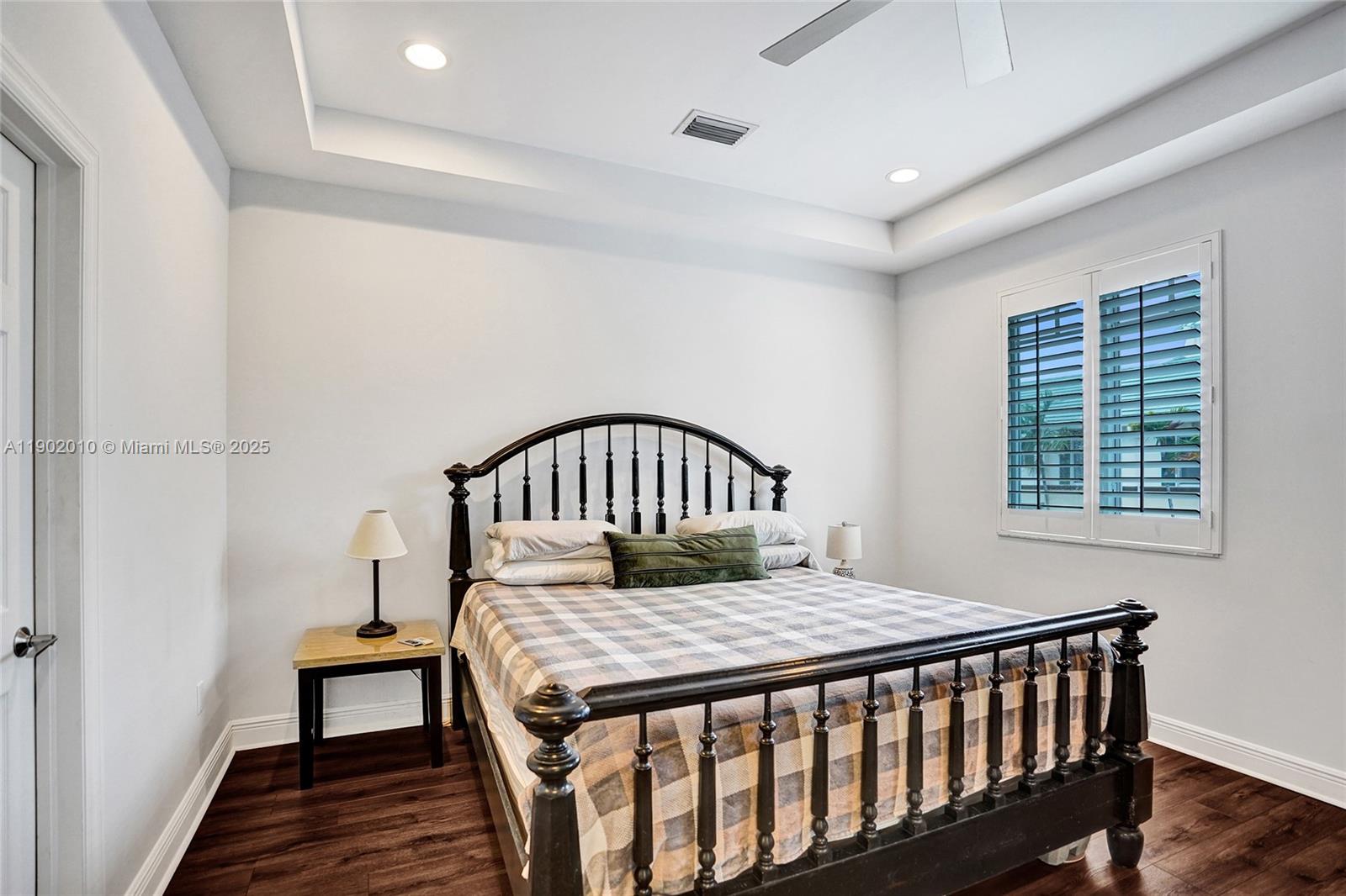 PARROT COVE - Residential