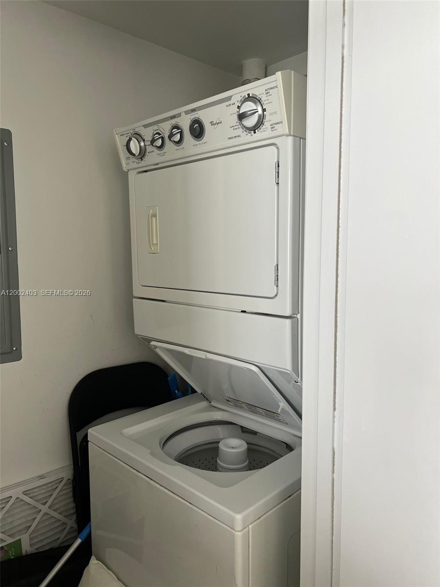 ICONBRICKELL CONDO NO 1 - Residential