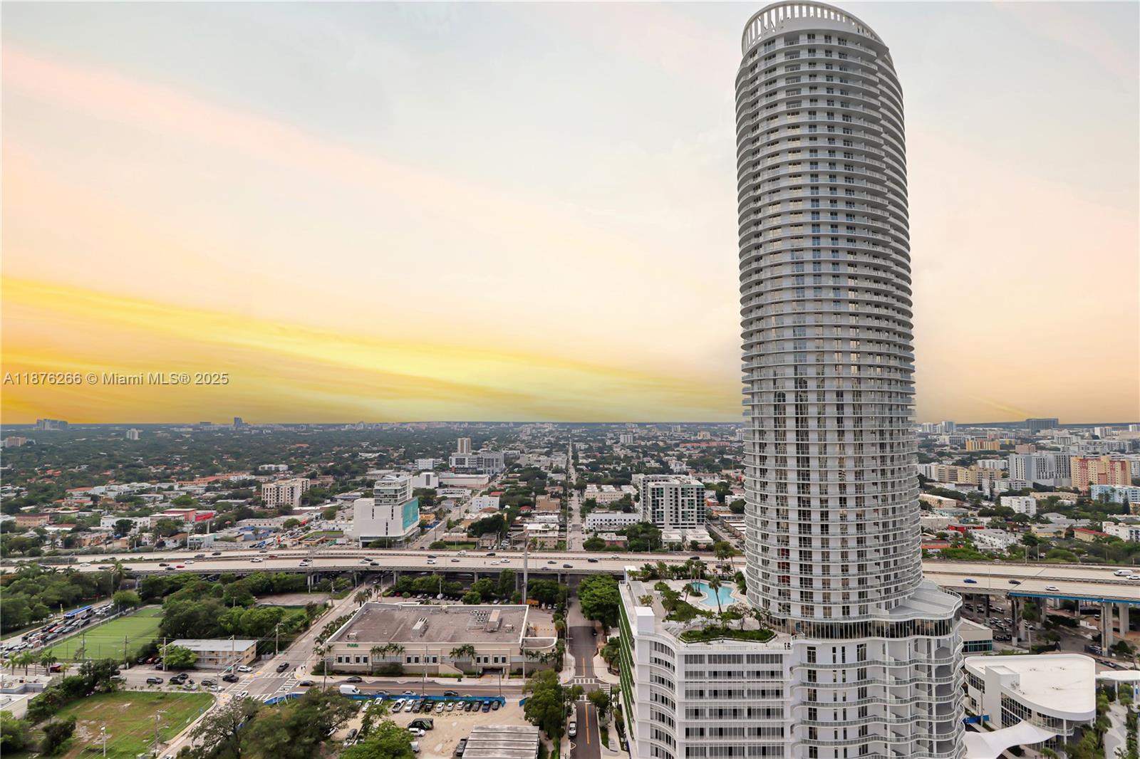 LATITUDE ON THE RIVER CON - Residential