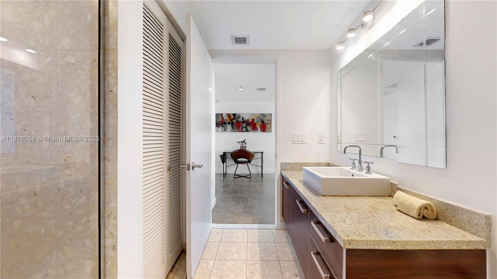 LATITUDE ON THE RIVER CON - Residential