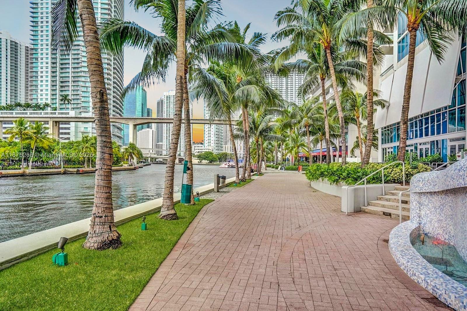 LATITUDE ON THE RIVER CON - Residential