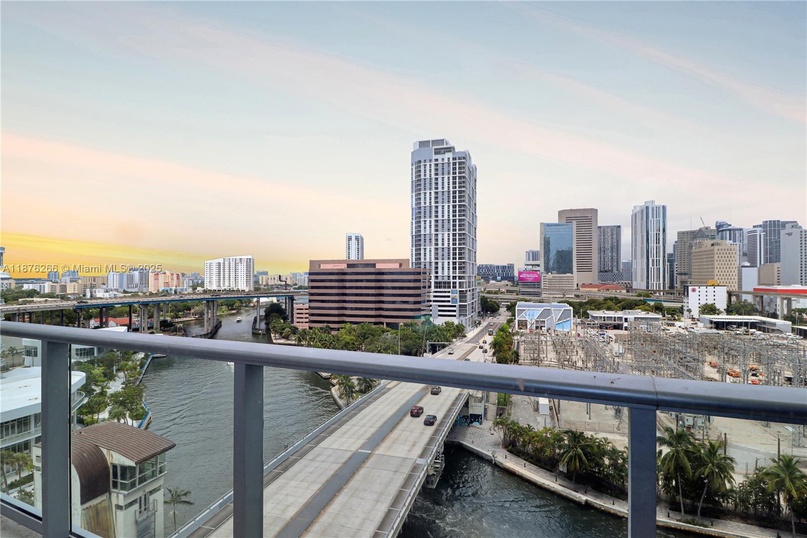 LATITUDE ON THE RIVER CON - Residential