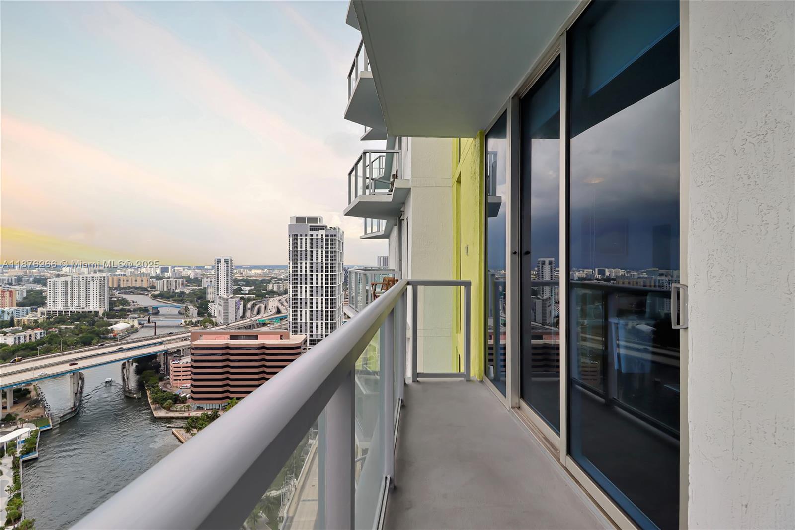 LATITUDE ON THE RIVER CON - Residential