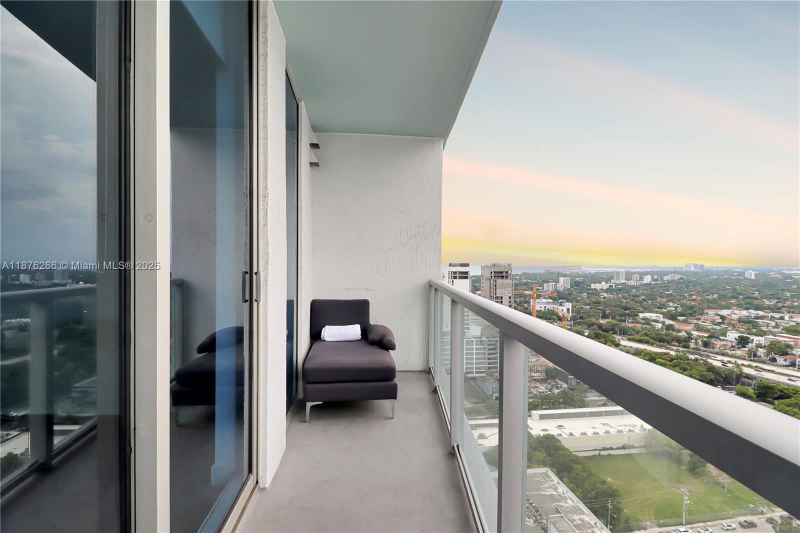 LATITUDE ON THE RIVER CON - Residential