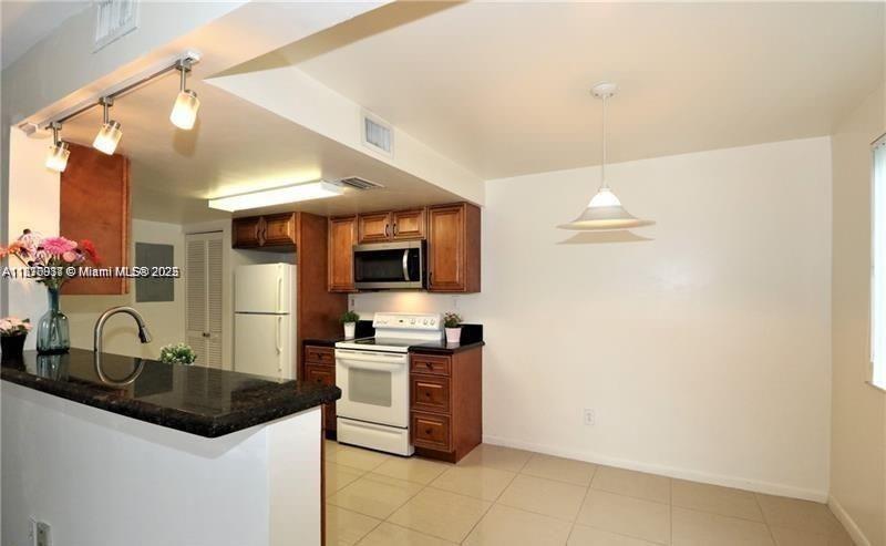 COLONNADES CONDO - Residential Lease