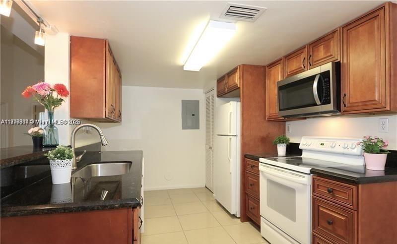 COLONNADES CONDO - Residential Lease