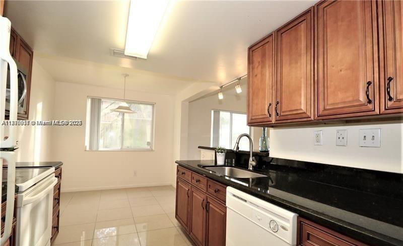 COLONNADES CONDO - Residential Lease