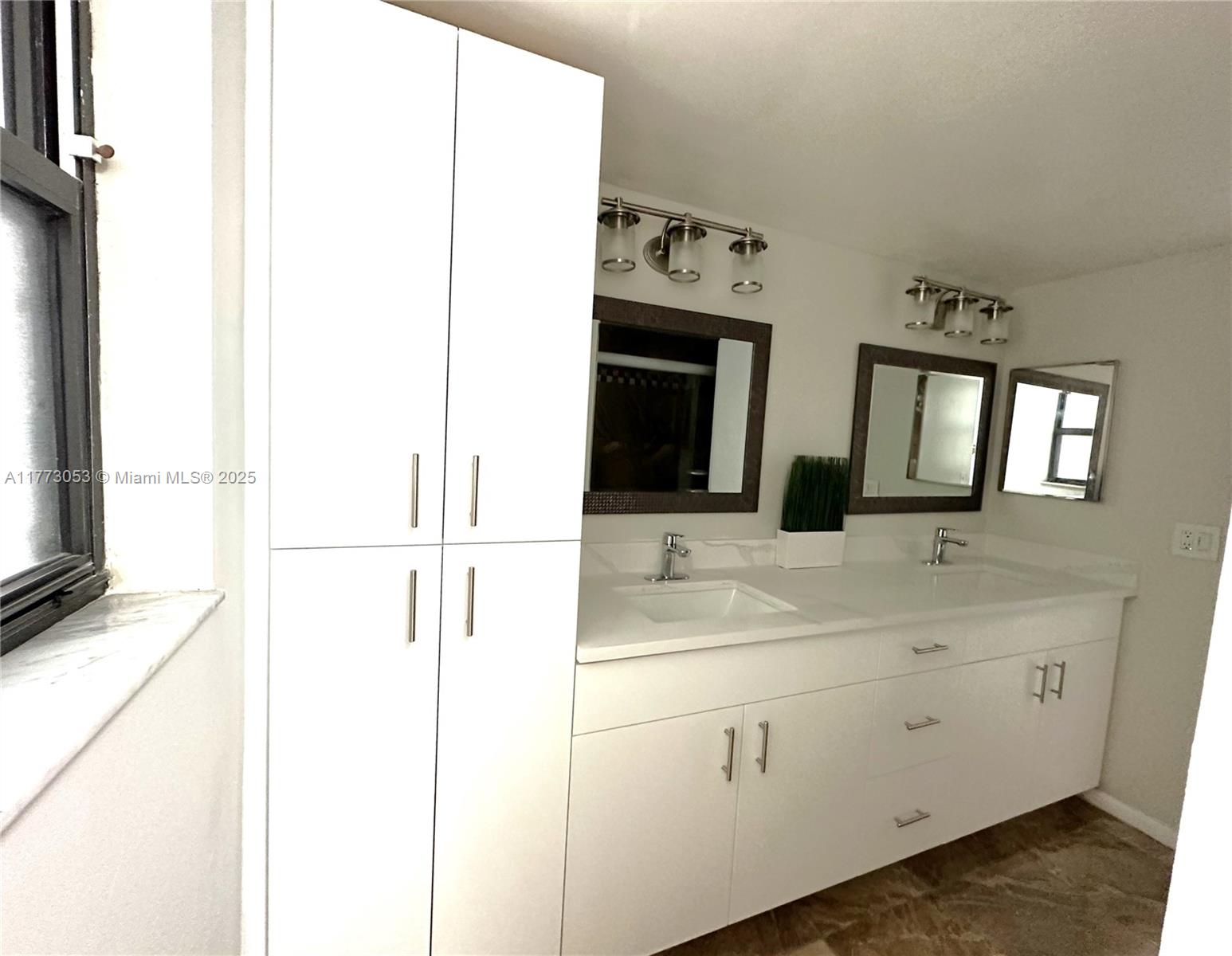 PALM VILLAS CONDO APTS - Residential Lease