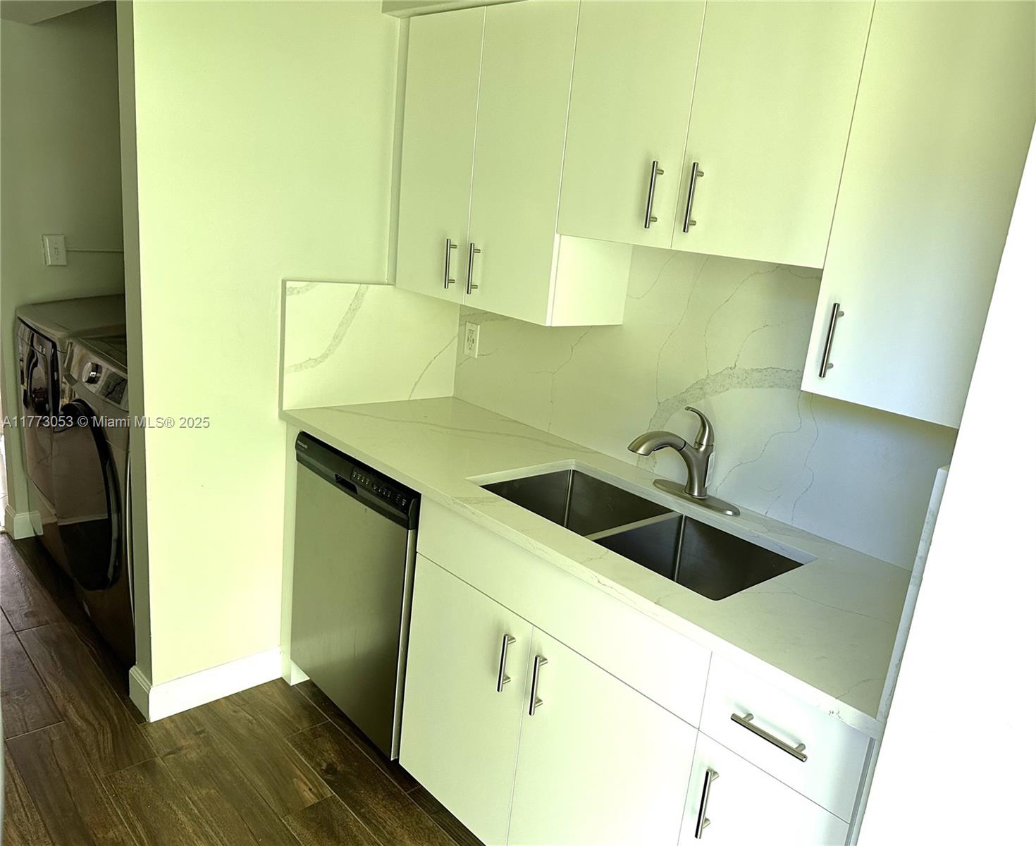 PALM VILLAS CONDO APTS - Residential Lease