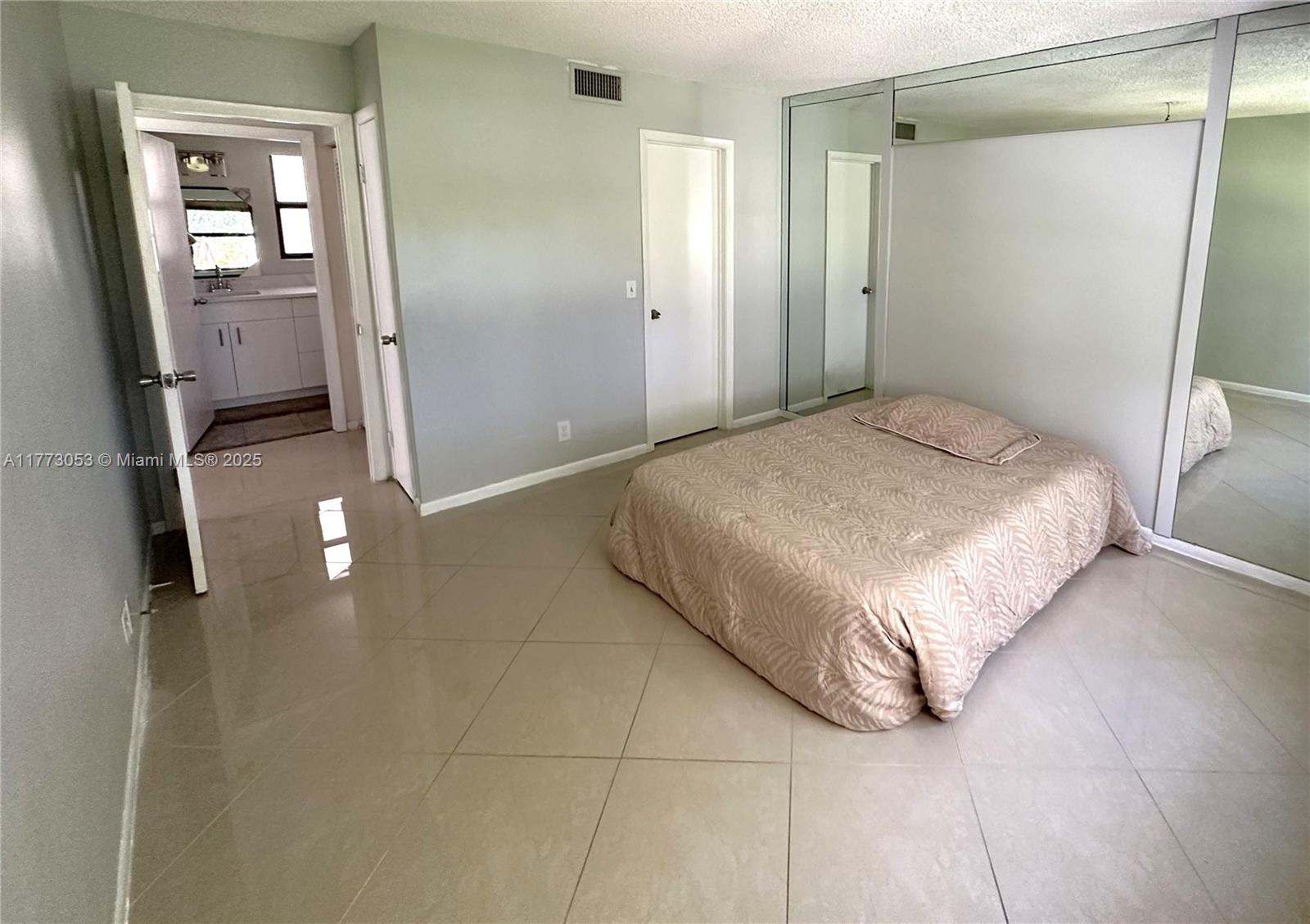 PALM VILLAS CONDO APTS - Residential Lease
