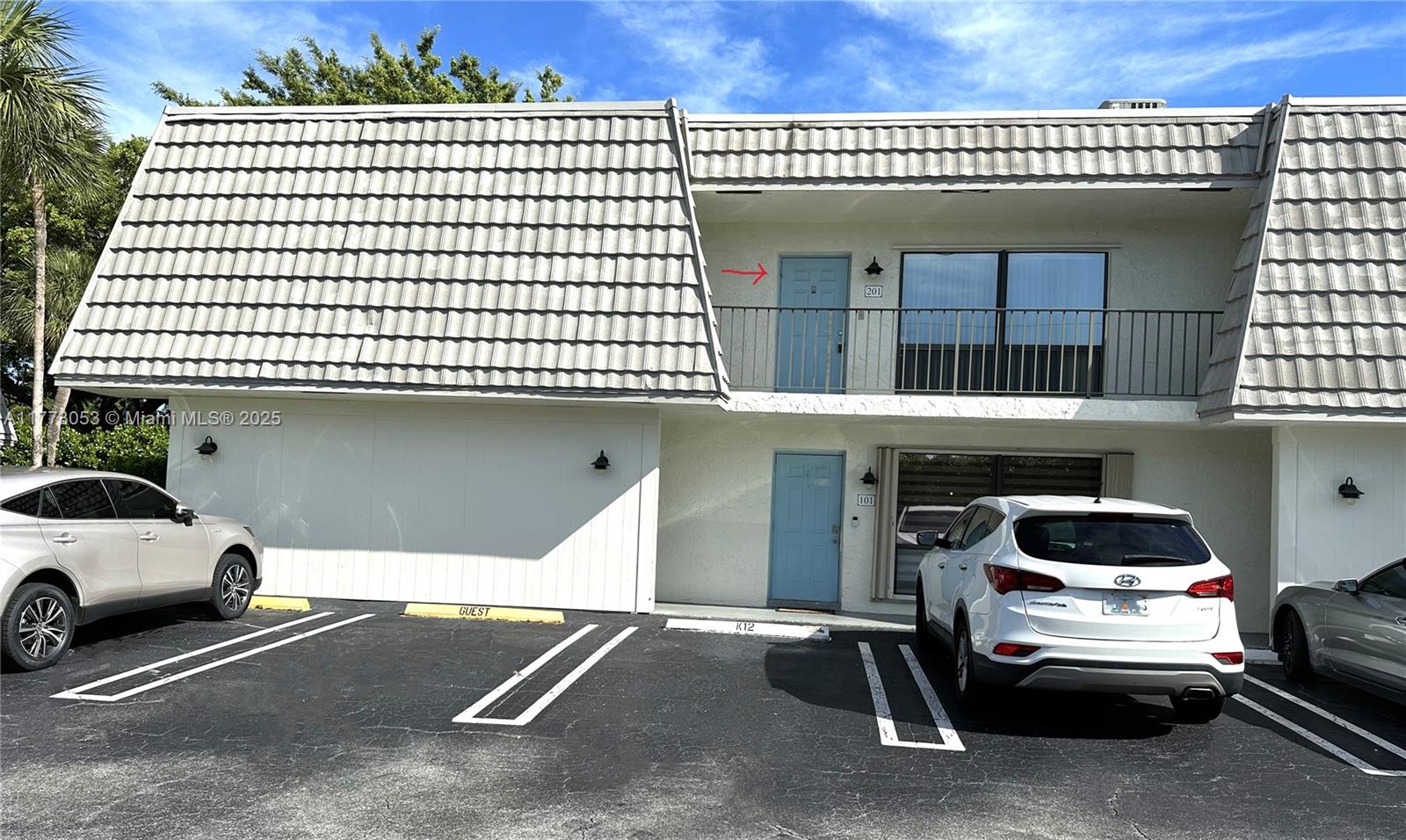 PALM VILLAS CONDO APTS - Residential Lease